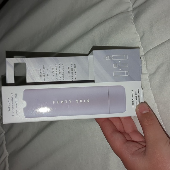 Fenty skin moisturizer case - Picture 2 of 4